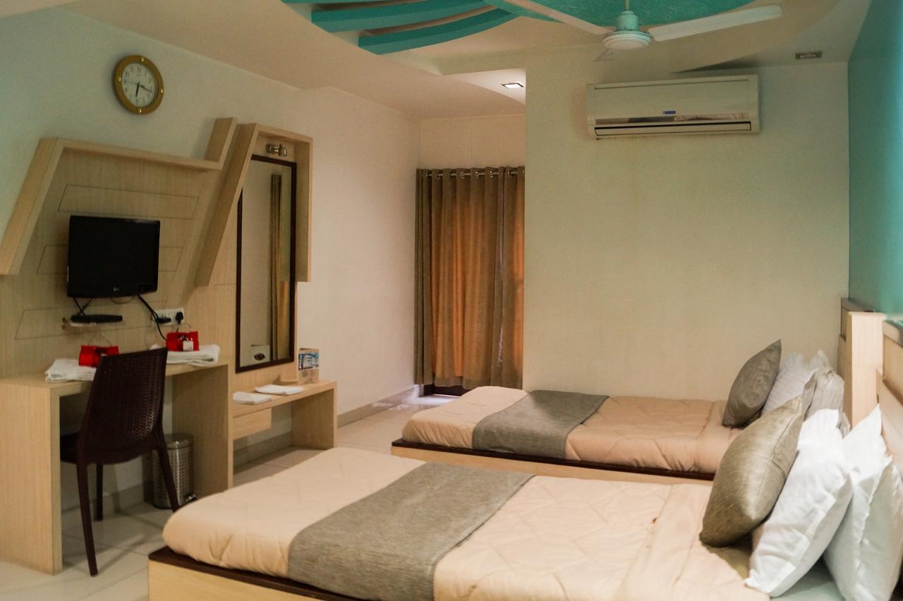 The Ambassador Hotel Vadodara Kültér fotó